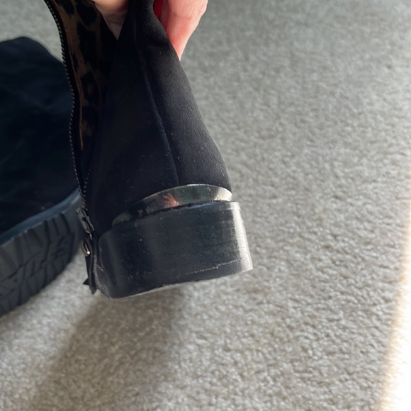 STUART WEITZMAN Suede casual boots size 6.5 like new - Picture 6 of 7